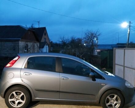 Серый Фиат Гранде Пунто, объемом двигателя 2 л и пробегом 196 тыс. км за 5300 $, фото 3 на Automoto.ua