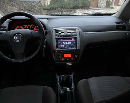 Серый Фиат Гранде Пунто, объемом двигателя 1.4 л и пробегом 162 тыс. км за 3499 $, фото 21 на Automoto.ua