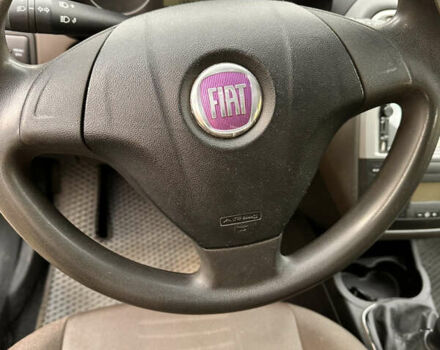 Сірий Фіат Гранде Пунто, об'ємом двигуна 1.4 л та пробігом 161 тис. км за 3800 $, фото 3 на Automoto.ua