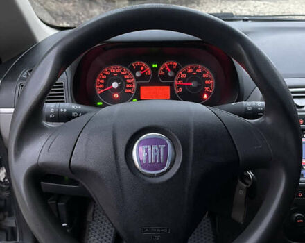 Серый Фиат Гранде Пунто, объемом двигателя 1.4 л и пробегом 162 тыс. км за 3499 $, фото 15 на Automoto.ua