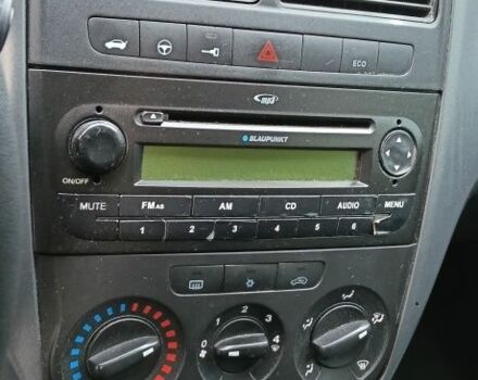 Серый Фиат Гранде Пунто, объемом двигателя 1.4 л и пробегом 195 тыс. км за 4500 $, фото 7 на Automoto.ua