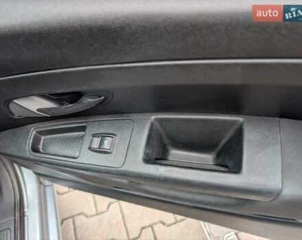 Серый Фиат Гранде Пунто, объемом двигателя 1.4 л и пробегом 242 тыс. км за 5600 $, фото 4 на Automoto.ua