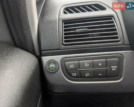 Серый Фиат Гранде Пунто, объемом двигателя 1.4 л и пробегом 242 тыс. км за 5600 $, фото 13 на Automoto.ua