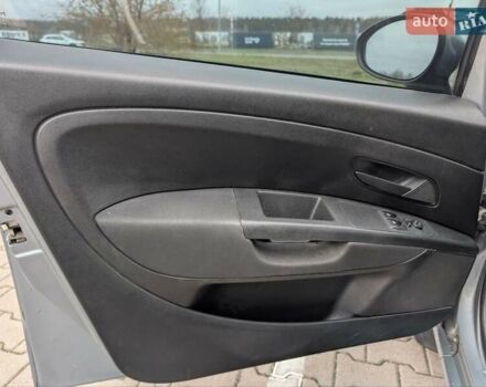 Серый Фиат Гранде Пунто, объемом двигателя 1.4 л и пробегом 242 тыс. км за 5600 $, фото 8 на Automoto.ua