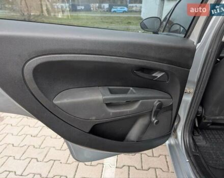 Серый Фиат Гранде Пунто, объемом двигателя 1.4 л и пробегом 242 тыс. км за 5600 $, фото 6 на Automoto.ua