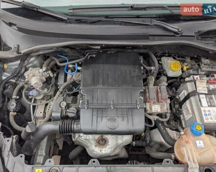 Серый Фиат Гранде Пунто, объемом двигателя 1.4 л и пробегом 242 тыс. км за 5600 $, фото 16 на Automoto.ua