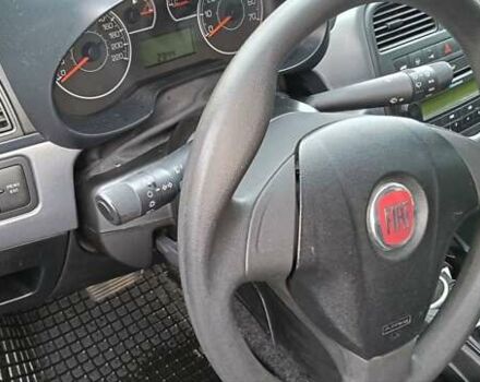 Серый Фиат Гранде Пунто, объемом двигателя 1.37 л и пробегом 195 тыс. км за 4200 $, фото 8 на Automoto.ua