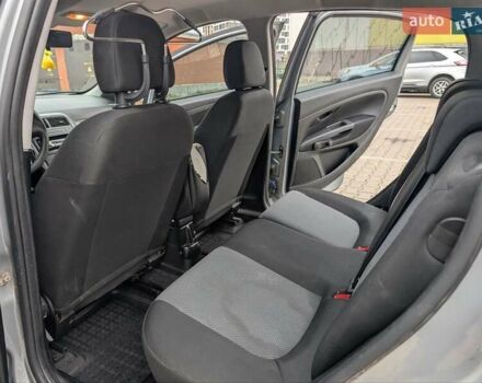 Серый Фиат Гранде Пунто, объемом двигателя 1.4 л и пробегом 242 тыс. км за 5600 $, фото 7 на Automoto.ua