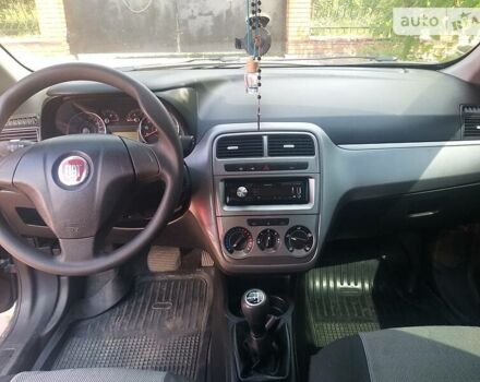 Серый Фиат Гранде Пунто, объемом двигателя 1.4 л и пробегом 167 тыс. км за 4500 $, фото 19 на Automoto.ua