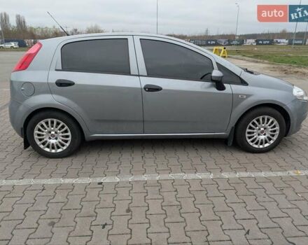 Серый Фиат Гранде Пунто, объемом двигателя 1.4 л и пробегом 242 тыс. км за 5600 $, фото 1 на Automoto.ua