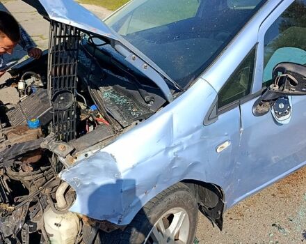 Синий Фиат Гранде Пунто, объемом двигателя 1.4 л и пробегом 260 тыс. км за 600 $, фото 3 на Automoto.ua