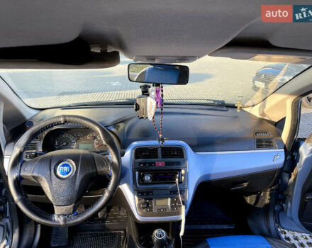Синий Фиат Гранде Пунто, объемом двигателя 1.37 л и пробегом 320 тыс. км за 3000 $, фото 6 на Automoto.ua