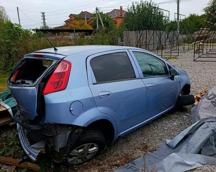 Синий Фиат Гранде Пунто, объемом двигателя 1.4 л и пробегом 260 тыс. км за 600 $, фото 1 на Automoto.ua