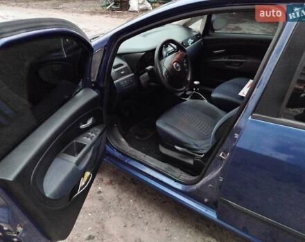 Синий Фиат Гранде Пунто, объемом двигателя 1.37 л и пробегом 298 тыс. км за 4000 $, фото 4 на Automoto.ua