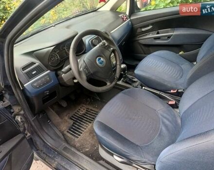 Синий Фиат Гранде Пунто, объемом двигателя 1.37 л и пробегом 218 тыс. км за 2700 $, фото 16 на Automoto.ua