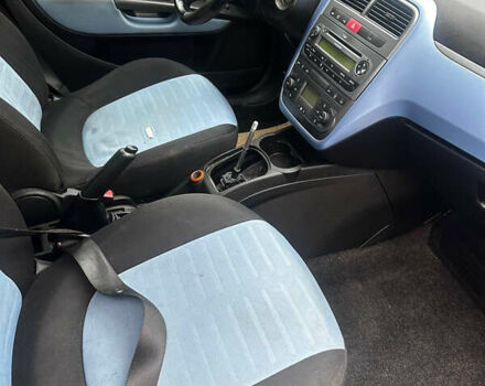 Синий Фиат Гранде Пунто, объемом двигателя 1.4 л и пробегом 152 тыс. км за 2700 $, фото 10 на Automoto.ua