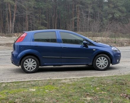 Синий Фиат Гранде Пунто, объемом двигателя 1.4 л и пробегом 204 тыс. км за 3999 $, фото 5 на Automoto.ua