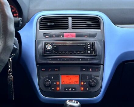 Синий Фиат Гранде Пунто, объемом двигателя 1.4 л и пробегом 160 тыс. км за 3499 $, фото 8 на Automoto.ua