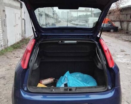 Синий Фиат Гранде Пунто, объемом двигателя 1.37 л и пробегом 298 тыс. км за 4000 $, фото 5 на Automoto.ua