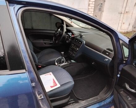 Синій Фіат Гранде Пунто, об'ємом двигуна 1.4 л та пробігом 298 тис. км за 4000 $, фото 5 на Automoto.ua