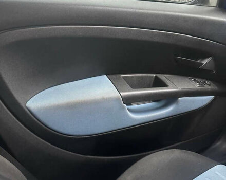 Синий Фиат Гранде Пунто, объемом двигателя 1.4 л и пробегом 152 тыс. км за 2700 $, фото 14 на Automoto.ua