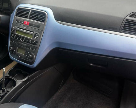 Синий Фиат Гранде Пунто, объемом двигателя 1.4 л и пробегом 152 тыс. км за 2700 $, фото 12 на Automoto.ua