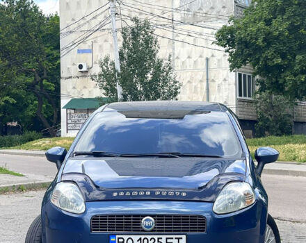 Синій Фіат Гранде Пунто, об'ємом двигуна 1.4 л та пробігом 166 тис. км за 4400 $, фото 1 на Automoto.ua