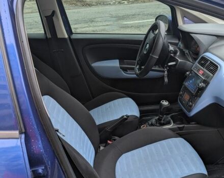 Синий Фиат Гранде Пунто, объемом двигателя 1.4 л и пробегом 204 тыс. км за 3999 $, фото 7 на Automoto.ua