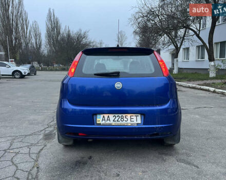 Синий Фиат Гранде Пунто, объемом двигателя 1.4 л и пробегом 152 тыс. км за 2700 $, фото 2 на Automoto.ua
