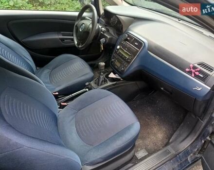 Синий Фиат Гранде Пунто, объемом двигателя 1.37 л и пробегом 218 тыс. км за 2700 $, фото 15 на Automoto.ua