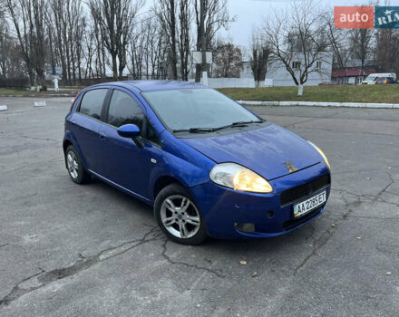 Синий Фиат Гранде Пунто, объемом двигателя 1.4 л и пробегом 152 тыс. км за 2700 $, фото 6 на Automoto.ua