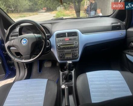 Синий Фиат Гранде Пунто, объемом двигателя 1.37 л и пробегом 175 тыс. км за 4700 $, фото 8 на Automoto.ua