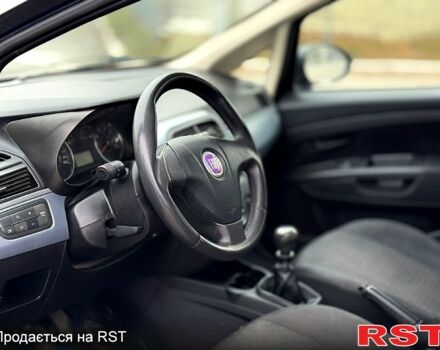 Синий Фиат Гранде Пунто, объемом двигателя 1.2 л и пробегом 235 тыс. км за 2650 $, фото 6 на Automoto.ua