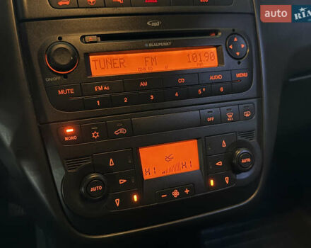 Синій Фіат Гранде Пунто, об'ємом двигуна 1.37 л та пробігом 159 тис. км за 4300 $, фото 13 на Automoto.ua