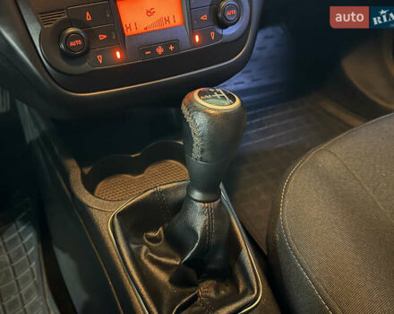 Синій Фіат Гранде Пунто, об'ємом двигуна 1.37 л та пробігом 159 тис. км за 4300 $, фото 14 на Automoto.ua