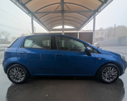 Синий Фиат Гранде Пунто, объемом двигателя 1.2 л и пробегом 238 тыс. км за 4500 $, фото 5 на Automoto.ua