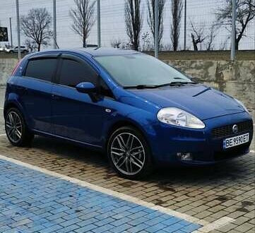 Синий Фиат Гранде Пунто, объемом двигателя 1.37 л и пробегом 158 тыс. км за 5000 $, фото 1 на Automoto.ua