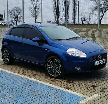 Синий Фиат Гранде Пунто, объемом двигателя 1.37 л и пробегом 158 тыс. км за 5000 $, фото 1 на Automoto.ua
