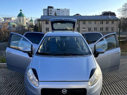 Синий Фиат Гранде Пунто, объемом двигателя 1.37 л и пробегом 320 тыс. км за 3000 $, фото 1 на Automoto.ua