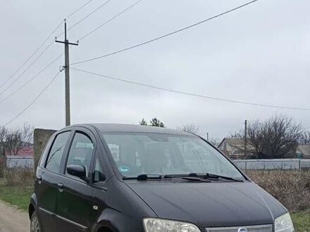 Черный Фиат Идея, объемом двигателя 1.4 л и пробегом 186 тыс. км за 4000 $, фото 1 на Automoto.ua