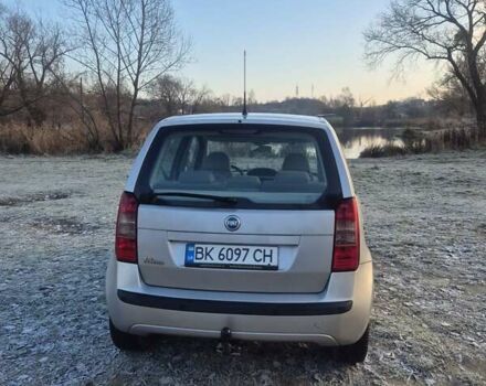 Серый Фиат Идея, объемом двигателя 1.4 л и пробегом 190 тыс. км за 4000 $, фото 2 на Automoto.ua