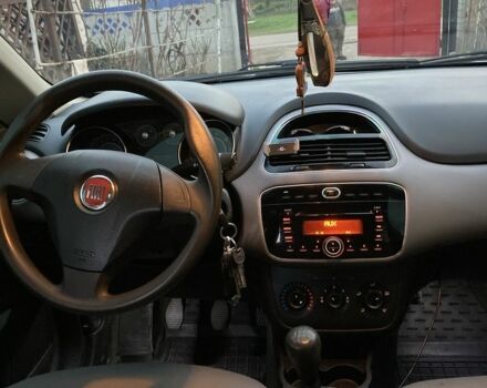 Белый Фиат Линеа, объемом двигателя 1.2 л и пробегом 130 тыс. км за 3500 $, фото 6 на Automoto.ua