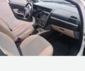 Белый Фиат Линеа, объемом двигателя 1.4 л и пробегом 171 тыс. км за 3500 $, фото 7 на Automoto.ua