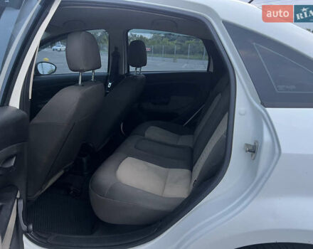 Белый Фиат Линеа, объемом двигателя 1.4 л и пробегом 160 тыс. км за 3900 $, фото 12 на Automoto.ua