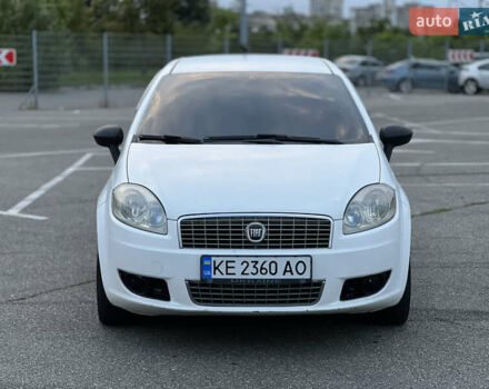 Белый Фиат Линеа, объемом двигателя 1.4 л и пробегом 160 тыс. км за 3900 $, фото 9 на Automoto.ua