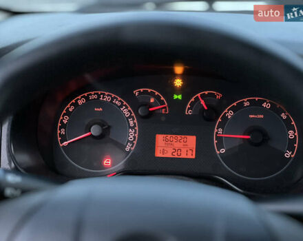 Белый Фиат Линеа, объемом двигателя 1.4 л и пробегом 160 тыс. км за 3900 $, фото 19 на Automoto.ua