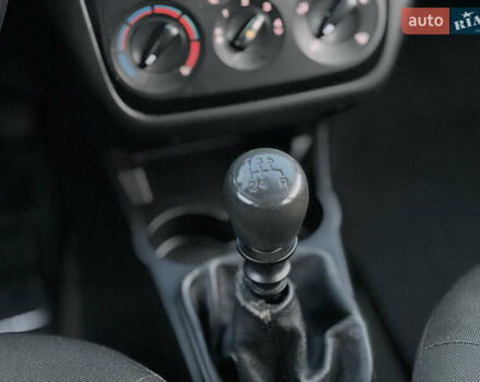 Белый Фиат Линеа, объемом двигателя 1.4 л и пробегом 160 тыс. км за 3900 $, фото 22 на Automoto.ua