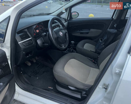 Белый Фиат Линеа, объемом двигателя 1.4 л и пробегом 160 тыс. км за 3900 $, фото 14 на Automoto.ua