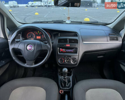 Белый Фиат Линеа, объемом двигателя 1.4 л и пробегом 160 тыс. км за 3900 $, фото 17 на Automoto.ua