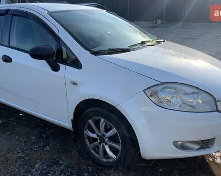 Белый Фиат Линеа, объемом двигателя 1.37 л и пробегом 223 тыс. км за 3500 $, фото 4 на Automoto.ua